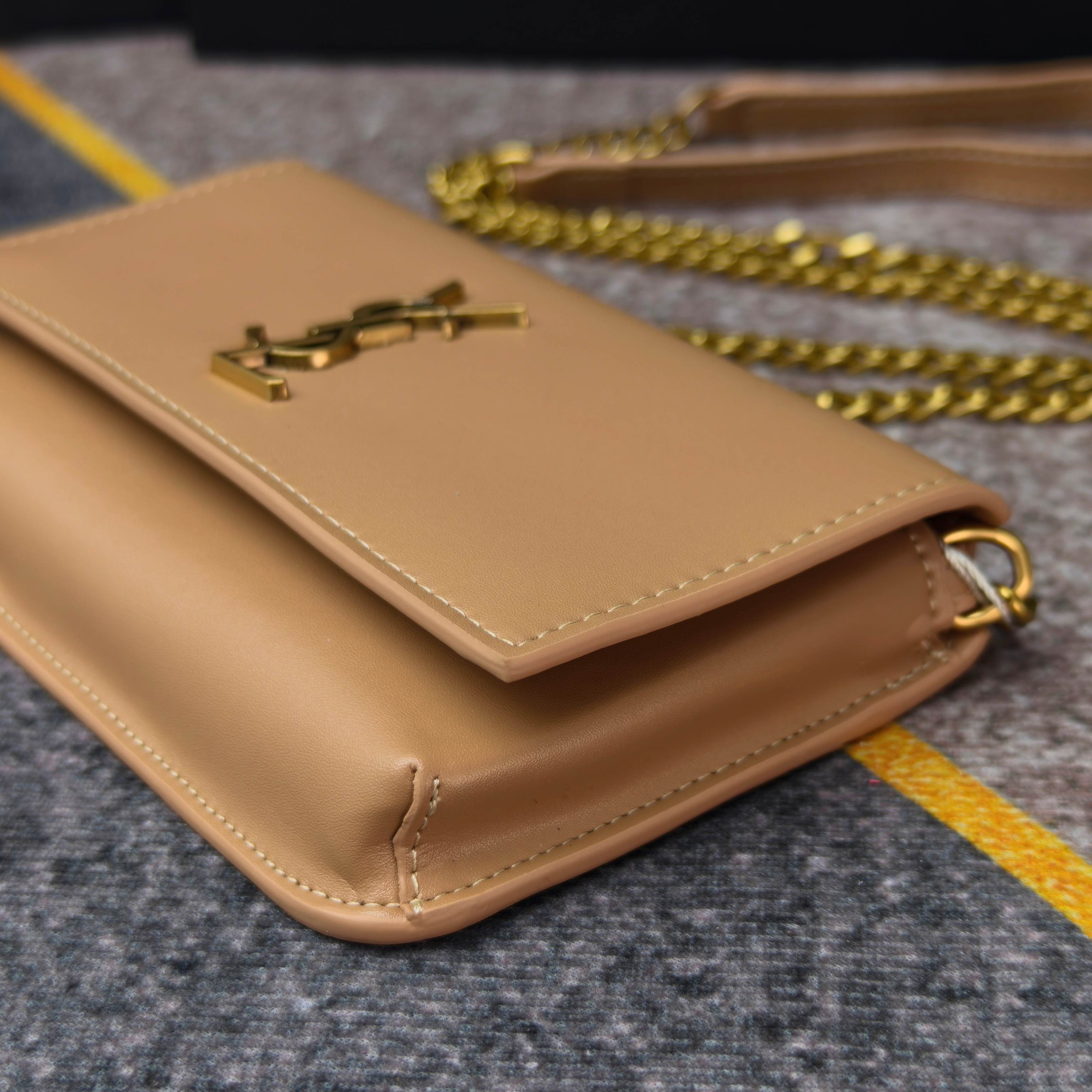 杏色牛皮MONOGRAM Phone Holder迷你款小包_对于现在超级流行的小包风潮,这款绝对值得你 杏色牛皮MONOGRAM Phone Holder迷你款小包_对于现在超级流行的小包风潮,这款绝对值得你