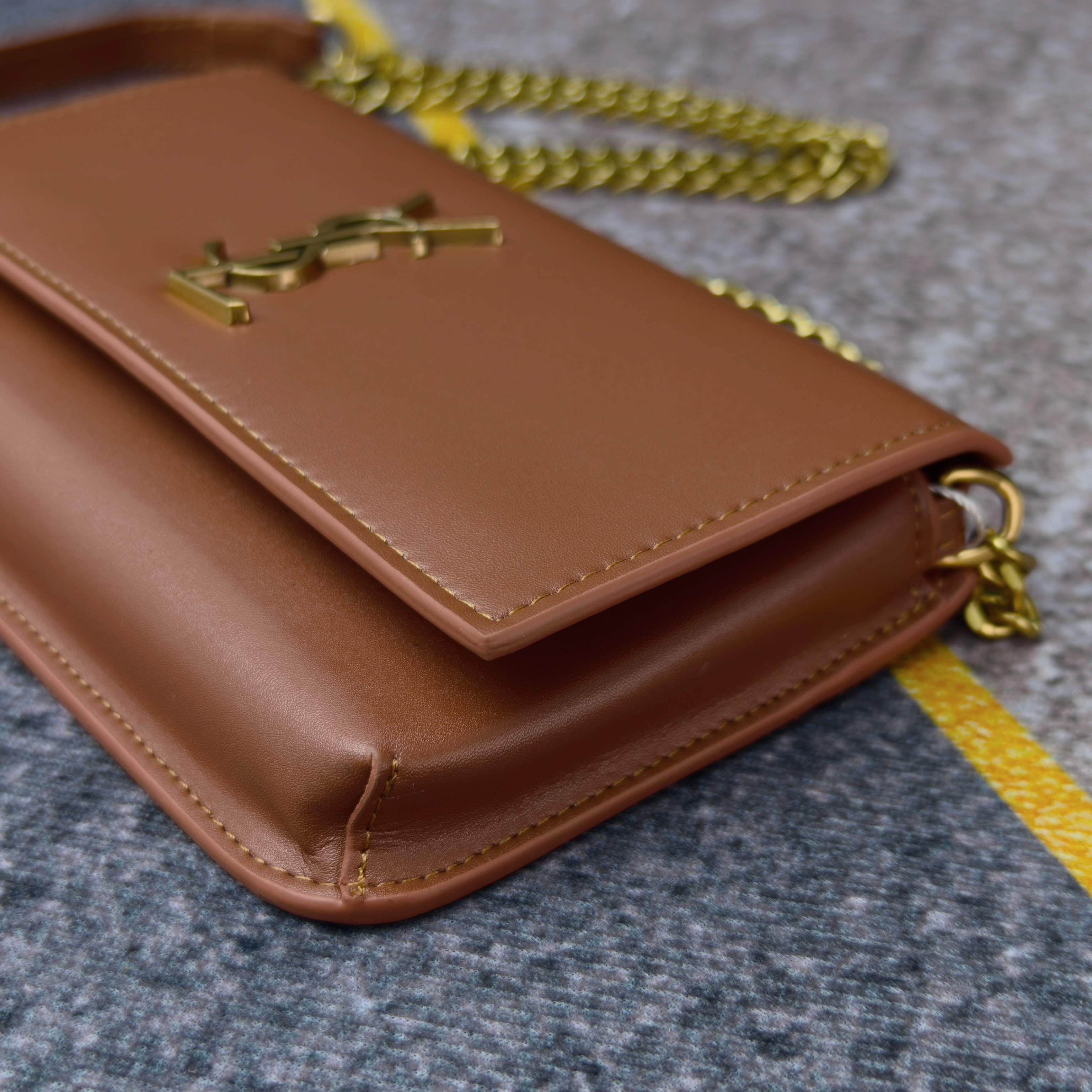 棕色牛皮·MONOGRAM Phone Holder迷你款小包_对于现在超级流行的小包风潮,这款绝对值得 棕色牛皮·MONOGRAM Phone Holder迷你款小包_对于现在超级流行的小包风潮,这款绝对值得
