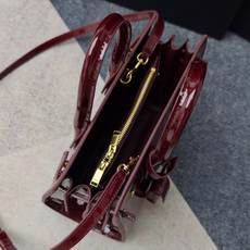 风琴版漆皮纹26cm_酒红色最优雅的风琴包系列sac de jour,永远的经典不过时,精湛的鳄鱼纹压花 风琴版漆皮纹26cm_酒红色最优雅的风琴包系列sac de jour,永远的经典不过时,精湛的鳄鱼纹压花