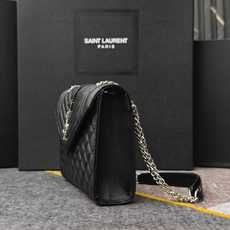 黑色银扣鱼子酱·Envelope_信封包经典就是永恒,美出天际的V纹拼菱格鱼子酱纹路,意大利牛皮搭配醒目 黑色银扣鱼子酱·Envelope_信封包经典就是永恒,美出天际的V纹拼菱格鱼子酱纹路,意大利牛皮搭配醒目