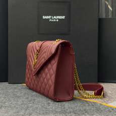 酒红金扣鱼子酱·Envelope_信封包经典就是永恒,美出天际的V纹拼菱格鱼子酱纹路,意大利牛皮搭配醒目 酒红金扣鱼子酱·Envelope_信封包经典就是永恒,美出天际的V纹拼菱格鱼子酱纹路,意大利牛皮搭配醒目