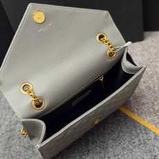 灰色金扣鱼子酱·Envelope_信封包经典就是永恒,美出天际的V纹拼菱格鱼子酱纹路,意大利牛皮搭配醒目 灰色金扣鱼子酱·Envelope_信封包经典就是永恒,美出天际的V纹拼菱格鱼子酱纹路,意大利牛皮搭配醒目