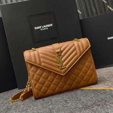 焦糖金扣鱼子酱·Envelope_信封包经典就是永恒,美出天际的V纹拼菱格鱼子酱纹路,意大利牛皮搭配醒目 焦糖金扣鱼子酱·Envelope_信封包经典就是永恒,美出天际的V纹拼菱格鱼子酱纹路,意大利牛皮搭配醒目
