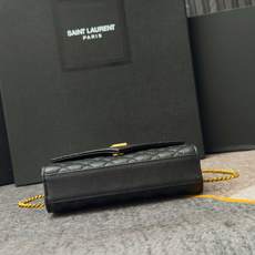 黑色金扣鱼子酱·60450Envelope_小号信封包最新款V纹拼菱格的信封包,意大利进口光面牛皮,非常 黑色金扣鱼子酱·60450Envelope_小号信封包最新款V纹拼菱格的信封包,意大利进口光面牛皮,非常