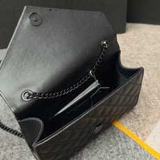 黑色黑扣鱼子酱·60450Envelope_小号信封包最新款V纹拼菱格的信封包,意大利进口光面牛皮,非常 黑色黑扣鱼子酱·60450Envelope_小号信封包最新款V纹拼菱格的信封包,意大利进口光面牛皮,非常