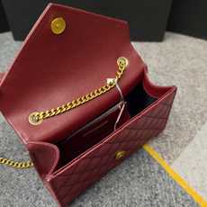 酒红金扣鱼子酱·60450Envelope_小号信封包最新款V纹拼菱格的信封包,意大利进口光面牛皮,非常 酒红金扣鱼子酱·60450Envelope_小号信封包最新款V纹拼菱格的信封包,意大利进口光面牛皮,非常