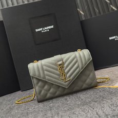 灰色金扣鱼子酱·60450Envelope_小号信封包最新款V纹拼菱格的信封包,意大利进口光面牛皮,非常 灰色金扣鱼子酱·60450Envelope_小号信封包最新款V纹拼菱格的信封包,意大利进口光面牛皮,非常