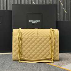 杏色金扣鱼子酱·大Envelope_信封包经典就是永恒,美出天际的V纹拼菱格鱼子酱纹路,意大利牛皮搭配醒 杏色金扣鱼子酱·大Envelope_信封包经典就是永恒,美出天际的V纹拼菱格鱼子酱纹路,意大利牛皮搭配醒