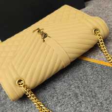 杏色金扣鱼子酱·大Envelope_信封包经典就是永恒,美出天际的V纹拼菱格鱼子酱纹路,意大利牛皮搭配醒 杏色金扣鱼子酱·大Envelope_信封包经典就是永恒,美出天际的V纹拼菱格鱼子酱纹路,意大利牛皮搭配醒