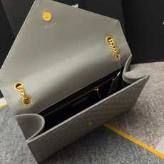 灰色金扣鱼子酱·大Envelope_信封包经典就是永恒,美出天际的V纹拼菱格鱼子酱纹路,意大利牛皮搭配醒 灰色金扣鱼子酱·大Envelope_信封包经典就是永恒,美出天际的V纹拼菱格鱼子酱纹路,意大利牛皮搭配醒