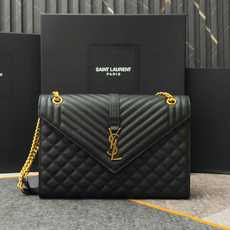 黑色金扣鱼子酱·大Envelope_信封包经典就是永恒,美出天际的V纹拼菱格鱼子酱纹路,意大利牛皮搭配醒 黑色金扣鱼子酱·大Envelope_信封包经典就是永恒,美出天际的V纹拼菱格鱼子酱纹路,意大利牛皮搭配醒