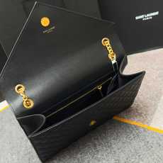 黑色金扣鱼子酱·大Envelope_信封包经典就是永恒,美出天际的V纹拼菱格鱼子酱纹路,意大利牛皮搭配醒 黑色金扣鱼子酱·大Envelope_信封包经典就是永恒,美出天际的V纹拼菱格鱼子酱纹路,意大利牛皮搭配醒