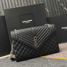 黑色银扣鱼子酱·大Envelope_信封包经典就是永恒,美出天际的V纹拼菱格鱼子酱纹路,意大利牛皮搭配醒 黑色银扣鱼子酱·大Envelope_信封包经典就是永恒,美出天际的V纹拼菱格鱼子酱纹路,意大利牛皮搭配醒