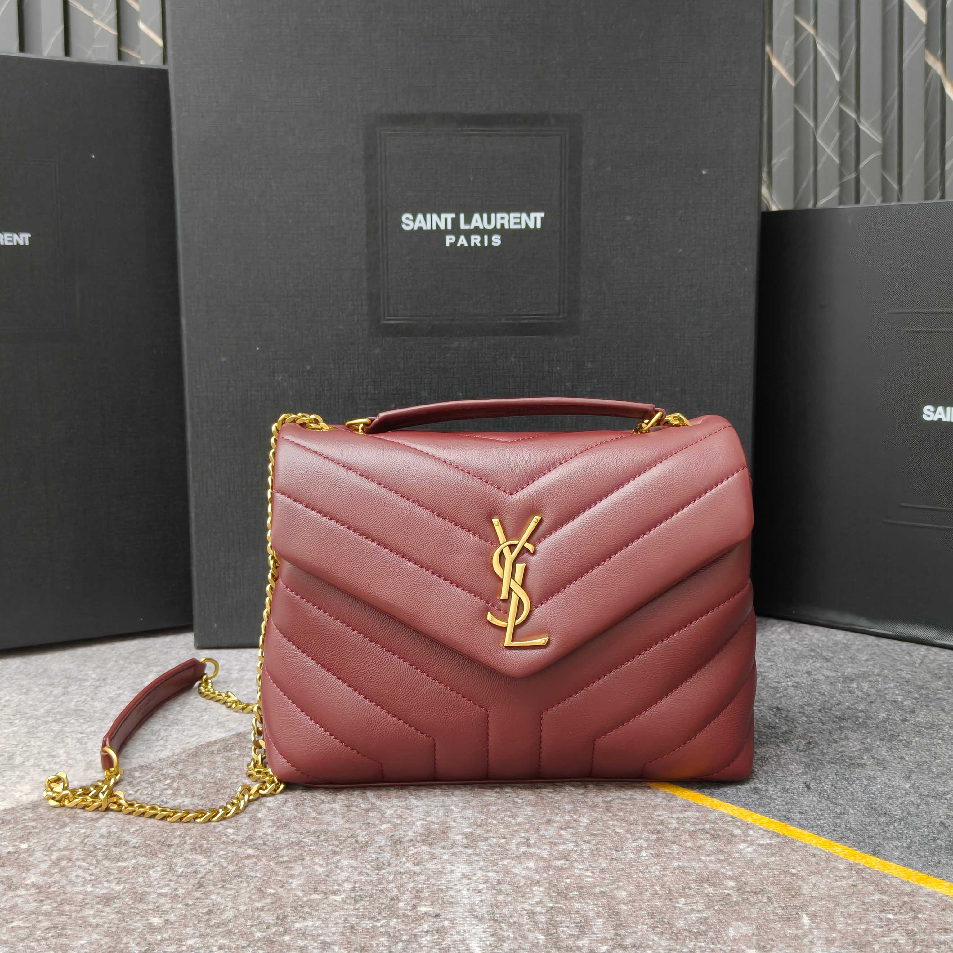 中号8802👏👏💯羊皮，搭配原版五金👏经典版型与“Y”字形拼接缝合，让人耳目一🆕🙈🙈包型精致，休闲时尚搭
