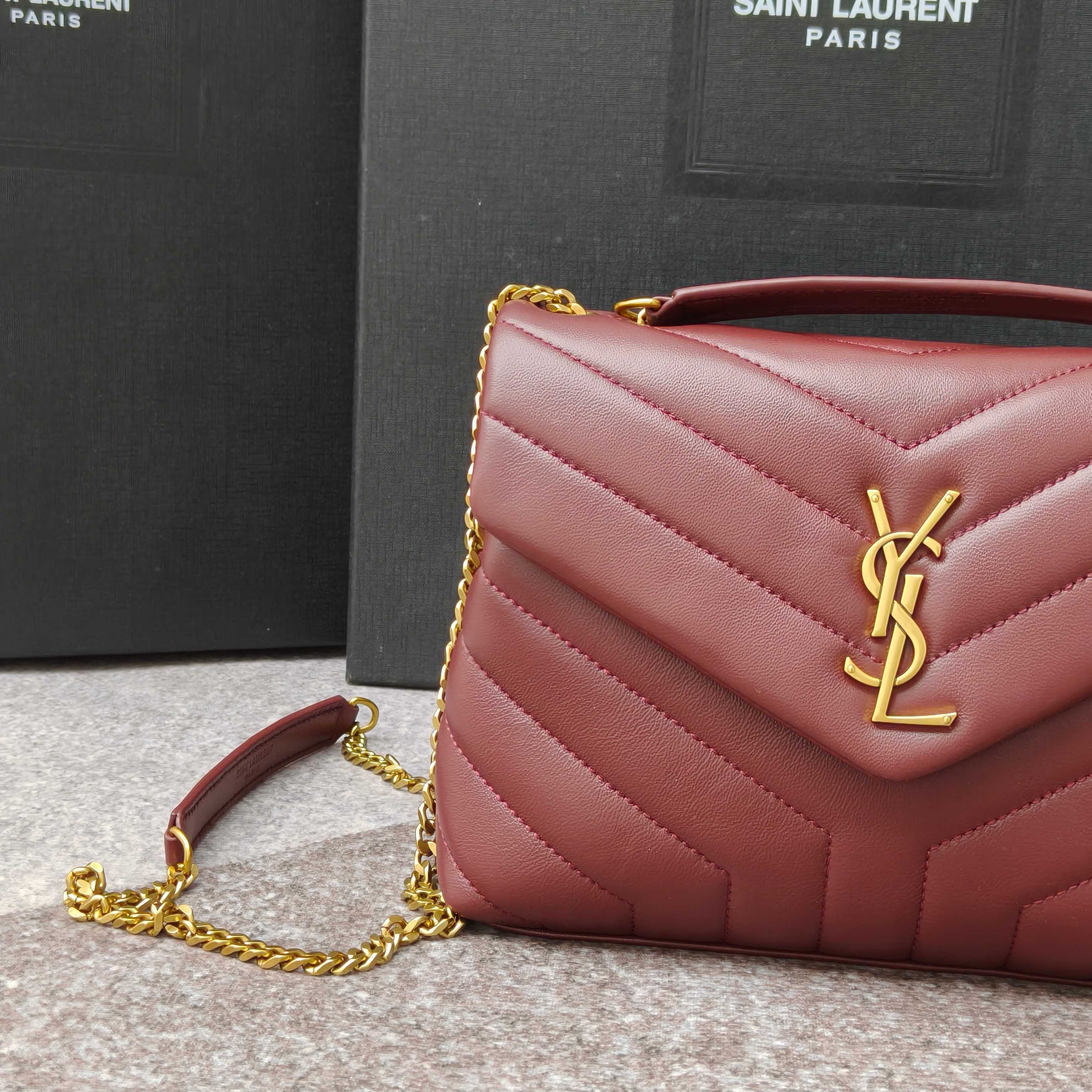 中号8802👏👏💯羊皮，搭配原版五金👏经典版型与“Y”字形拼接缝合，让人耳目一🆕🙈🙈包型精致，休闲时尚搭