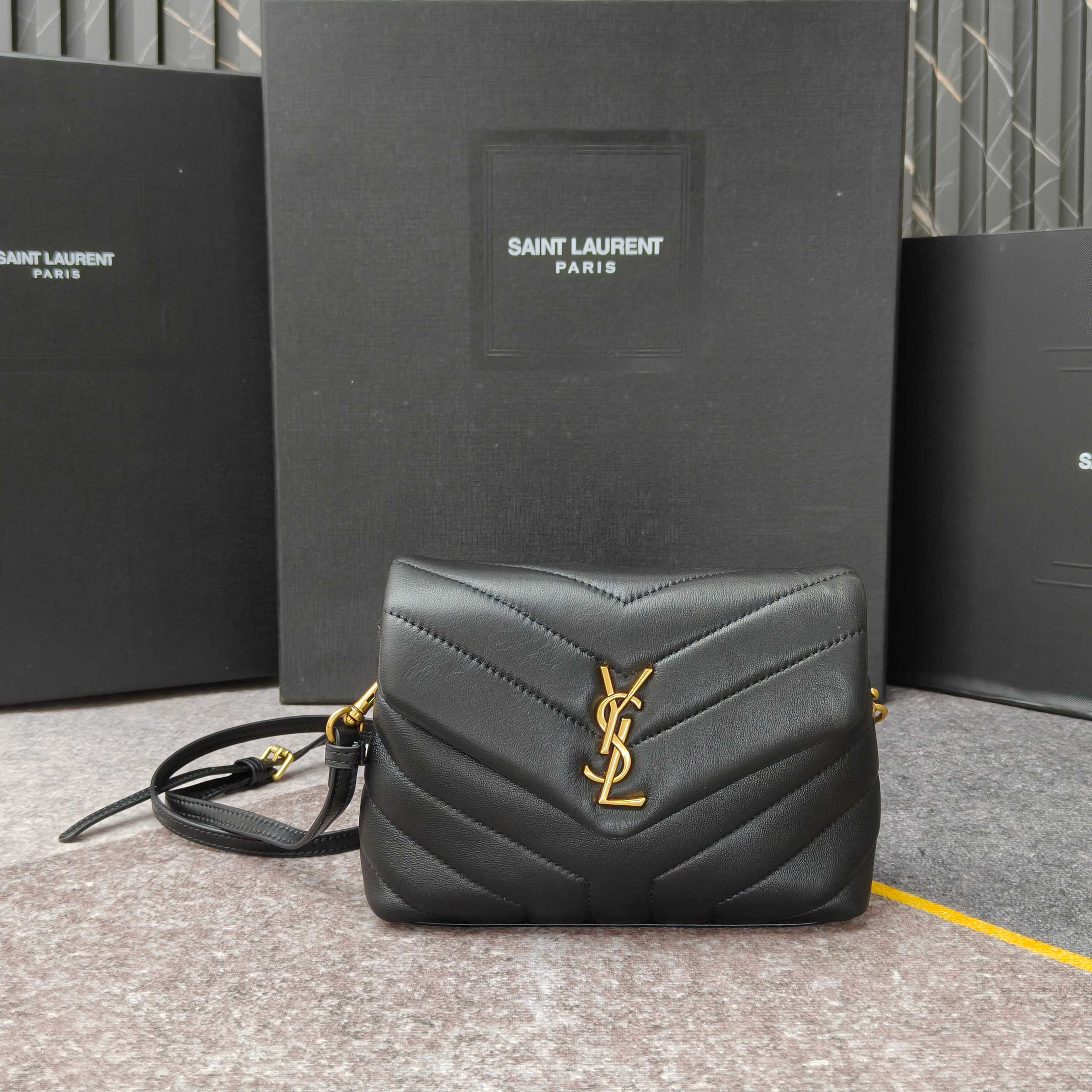 Loulou 20cm·黑色银扣 8801Y家经典爆款！最实用且百搭，意大利进口牛皮精心制作，手感超棒！