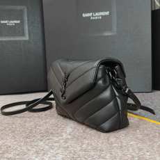 Loulou 20cm·黑色黑扣扣 8801Y家经典爆款!最实用且百搭,意大利进口牛皮精心制作,手感超棒 Loulou 20cm·黑色黑扣扣 8801Y家经典爆款!最实用且百搭,意大利进口牛皮精心制作,手感超棒