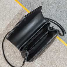 Loulou 20cm·黑色黑扣扣 8801Y家经典爆款!最实用且百搭,意大利进口牛皮精心制作,手感超棒 Loulou 20cm·黑色黑扣扣 8801Y家经典爆款!最实用且百搭,意大利进口牛皮精心制作,手感超棒