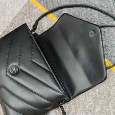 Loulou 20cm·黑色黑扣扣 8801Y家经典爆款!最实用且百搭,意大利进口牛皮精心制作,手感超棒 Loulou 20cm·黑色黑扣扣 8801Y家经典爆款!最实用且百搭,意大利进口牛皮精心制作,手感超棒
