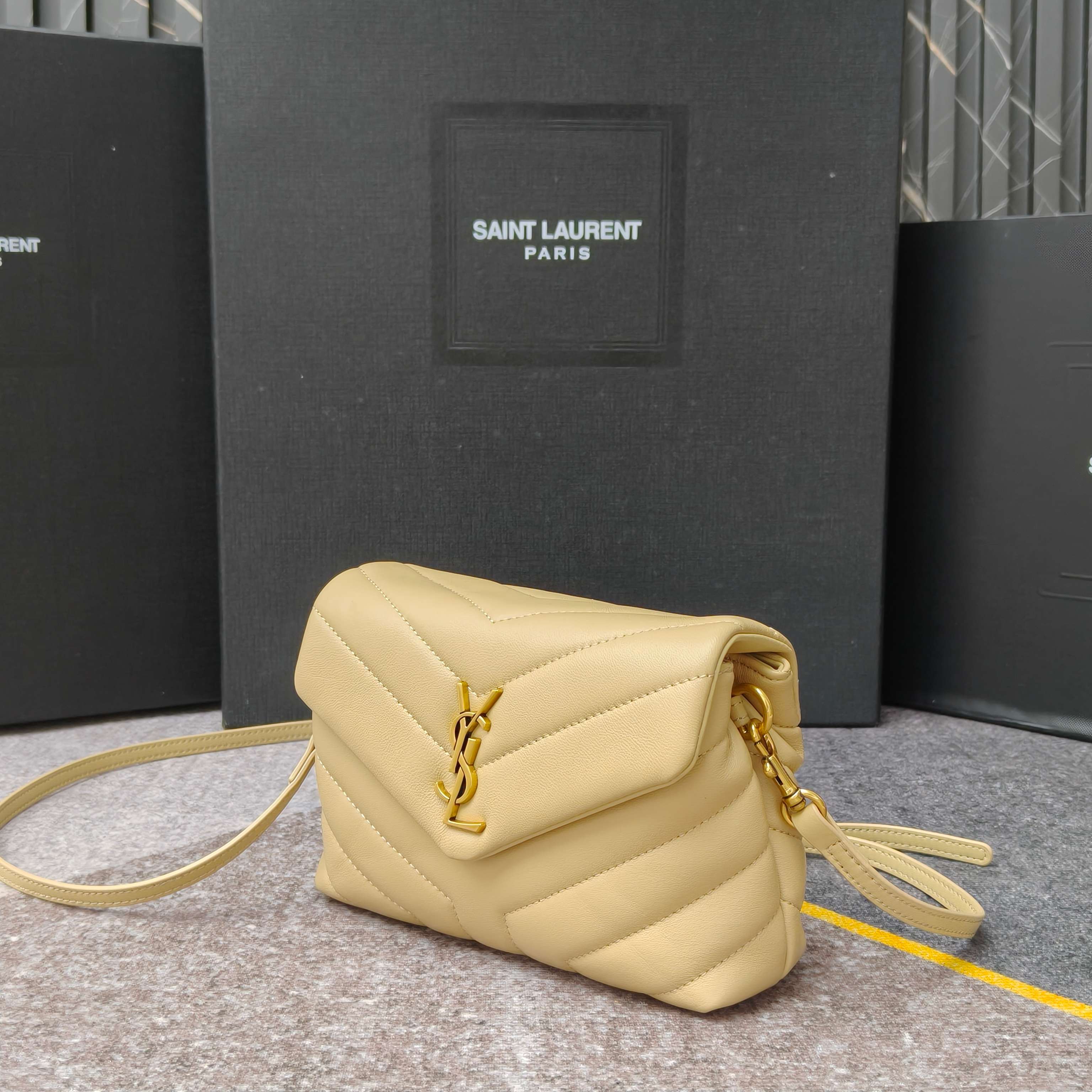 Loulou 20cm·杏色金扣 8801Y家经典爆款！最实用且百搭，意大利进口牛皮精心制作，手感超棒！