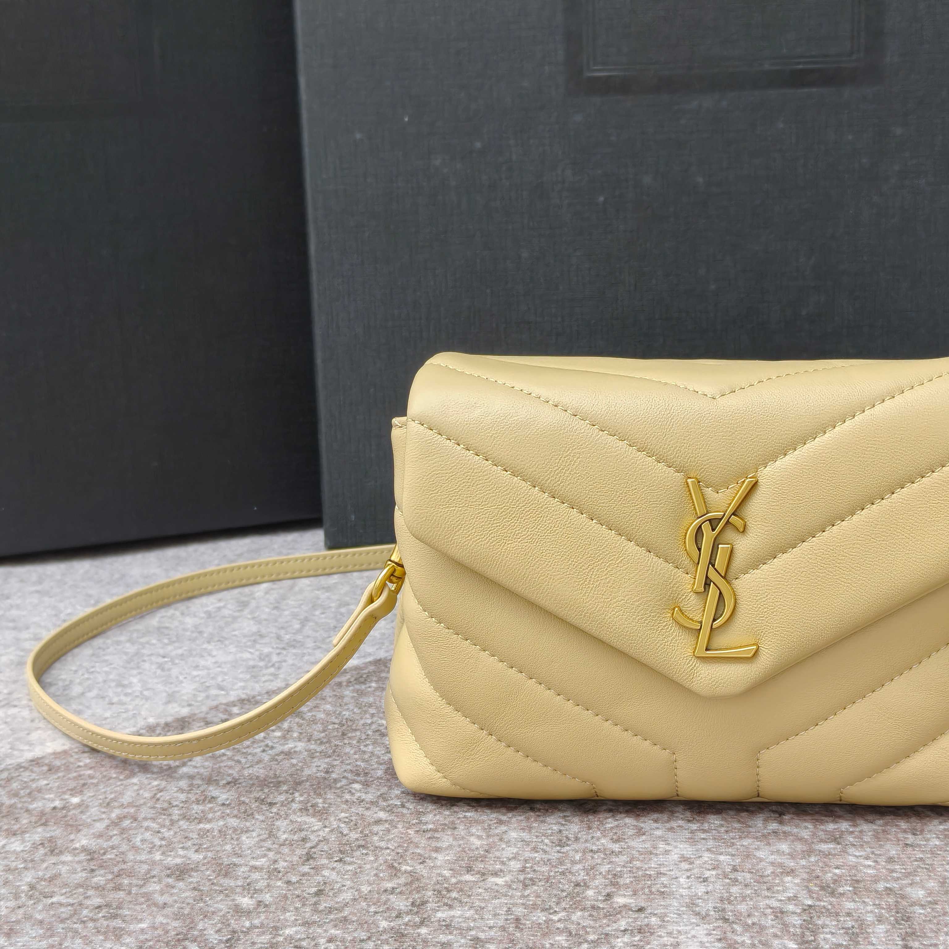 Loulou 20cm·杏色金扣 8801Y家经典爆款！最实用且百搭，意大利进口牛皮精心制作，手感超棒！