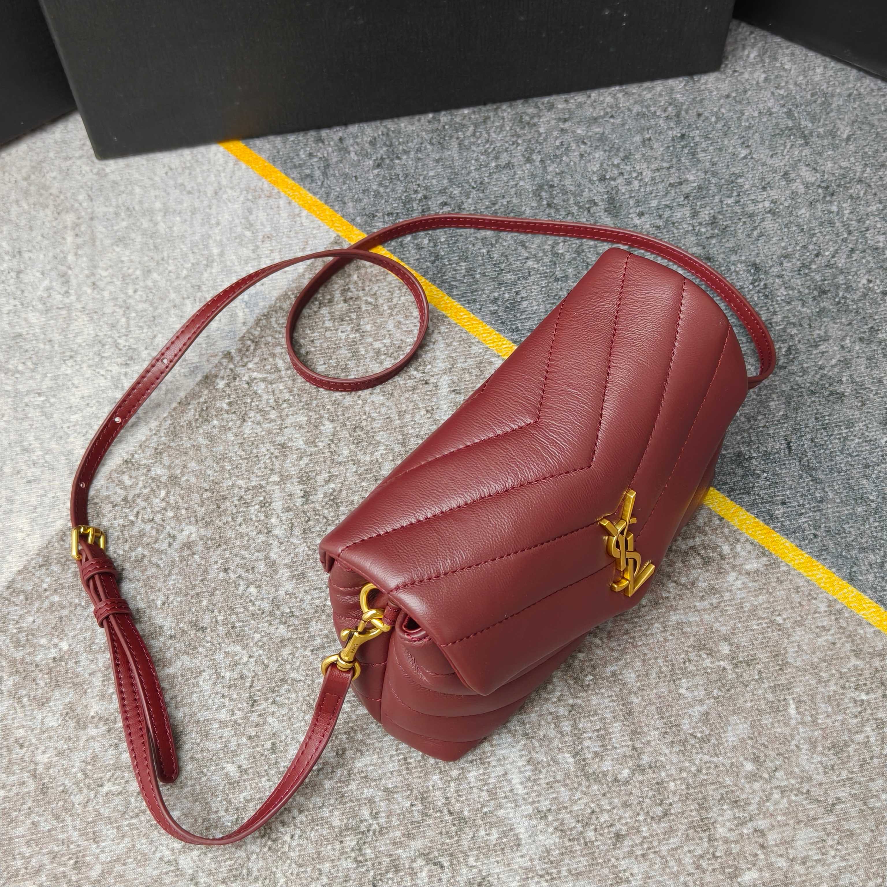 Loulou 20cm·酒红色金扣 8801Y家经典爆款！最实用且百搭，意大利进口牛皮精心制作，手感超棒