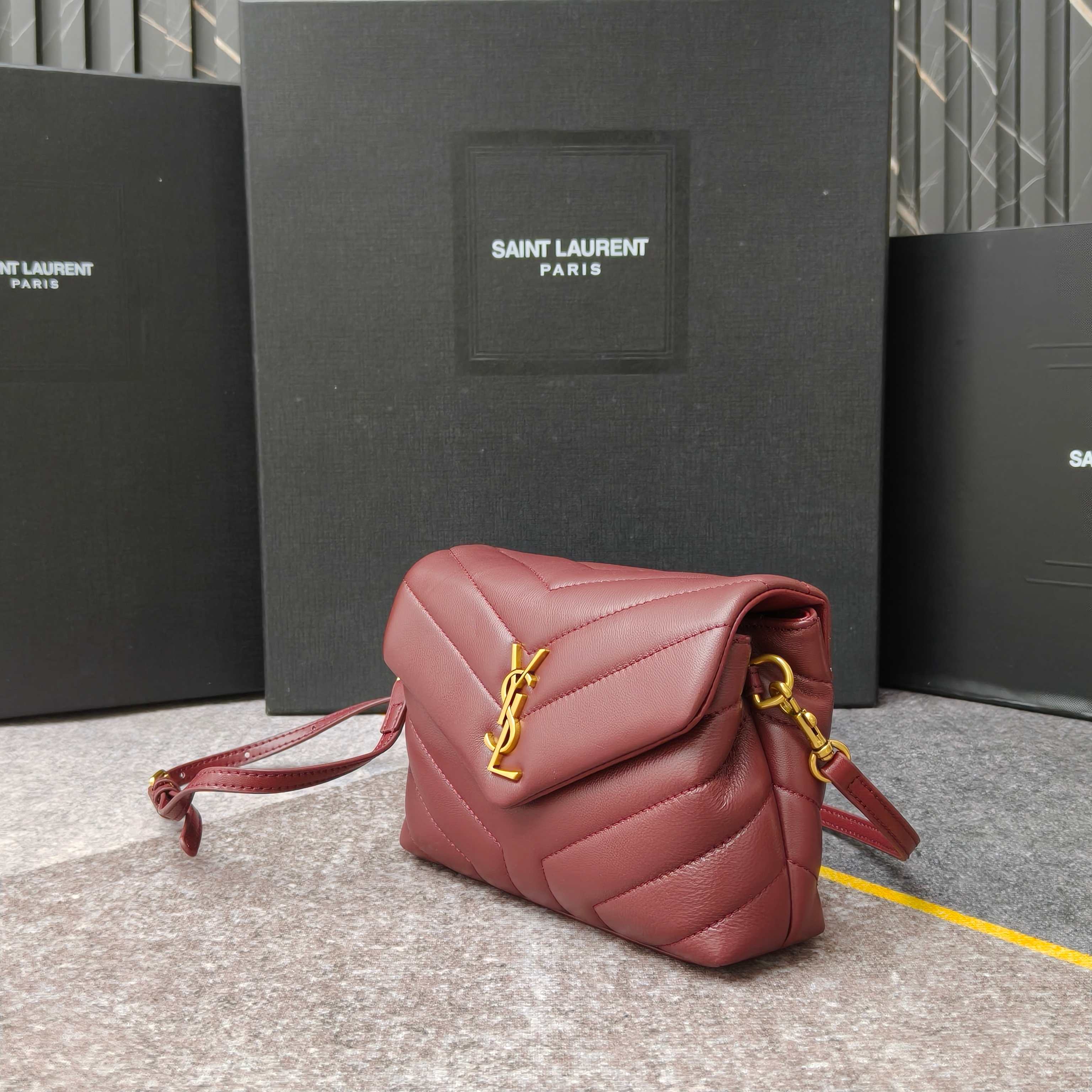 Loulou 20cm·酒红色金扣 8801Y家经典爆款！最实用且百搭，意大利进口牛皮精心制作，手感超棒