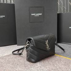 Loulou 20cm·黑色银扣 8801Y家经典爆款!最实用且百搭,意大利进口牛皮精心制作,手感超棒! Loulou 20cm·黑色银扣 8801Y家经典爆款!最实用且百搭,意大利进口牛皮精心制作,手感超棒!