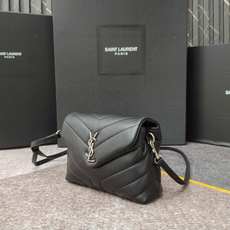 Loulou 20cm·黑色银扣 8801Y家经典爆款!最实用且百搭,意大利进口牛皮精心制作,手感超棒! Loulou 20cm·黑色银扣 8801Y家经典爆款!最实用且百搭,意大利进口牛皮精心制作,手感超棒!