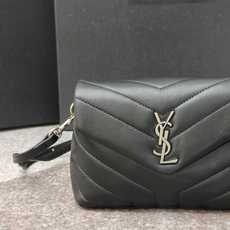 Loulou 20cm·黑色银扣 8801Y家经典爆款!最实用且百搭,意大利进口牛皮精心制作,手感超棒! Loulou 20cm·黑色银扣 8801Y家经典爆款!最实用且百搭,意大利进口牛皮精心制作,手感超棒!