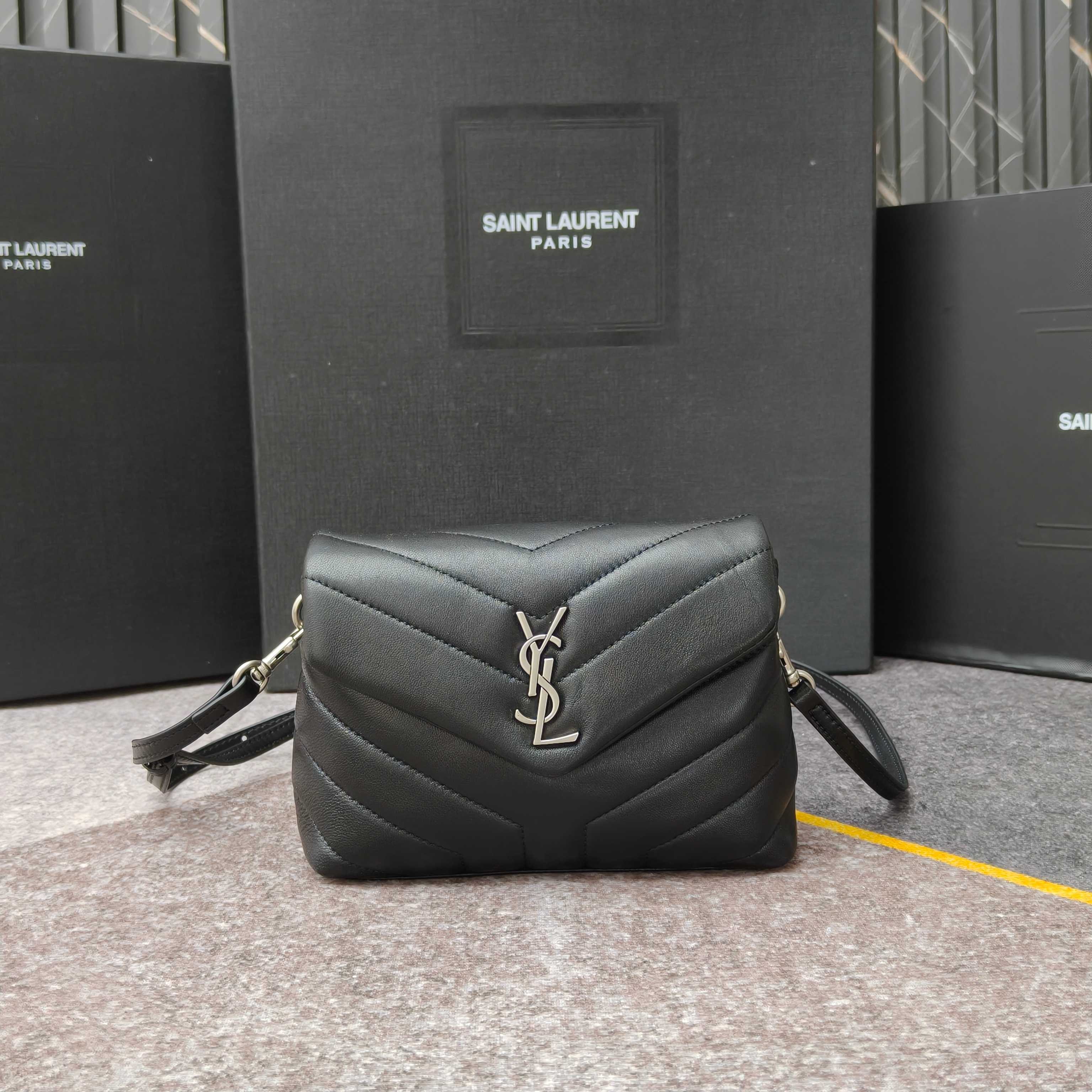 Loulou 20cm·黑色银扣 8801Y家经典爆款！最实用且百搭，意大利进口牛皮精心制作，手感超棒！