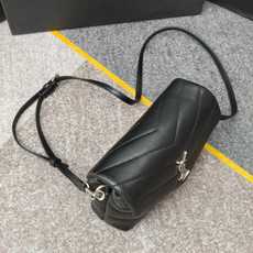 Loulou 20cm·黑色银扣 8801Y家经典爆款!最实用且百搭,意大利进口牛皮精心制作,手感超棒! Loulou 20cm·黑色银扣 8801Y家经典爆款!最实用且百搭,意大利进口牛皮精心制作,手感超棒!