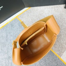 、7001-棕色中号磨砂头层牛皮,LE 5A7腋下包♡ 今年大火的中古款腋下包 一直很受欢迎 全皮细腻光 、7001-棕色中号磨砂头层牛皮,LE 5A7腋下包♡ 今年大火的中古款腋下包 一直很受欢迎 全皮细腻光