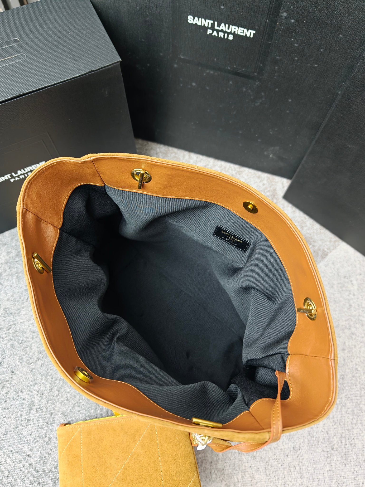 棕色磨砂Jamie 4.3 Large POCHON_福袋水桶包抽绳设计让手袋呈现出自然高级的褶皱感 金 棕色磨砂Jamie 4.3 Large POCHON_福袋水桶包抽绳设计让手袋呈现出自然高级的褶皱感 金