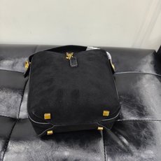 LE 37水桶包小号_超好看水桶包 带手提_全新包型,磨砂小牛皮,包身轮廓简洁、立体,看上去硬挺又不会太 LE 37水桶包小号_超好看水桶包 带手提_全新包型,磨砂小牛皮,包身轮廓简洁、立体,看上去硬挺又不会太