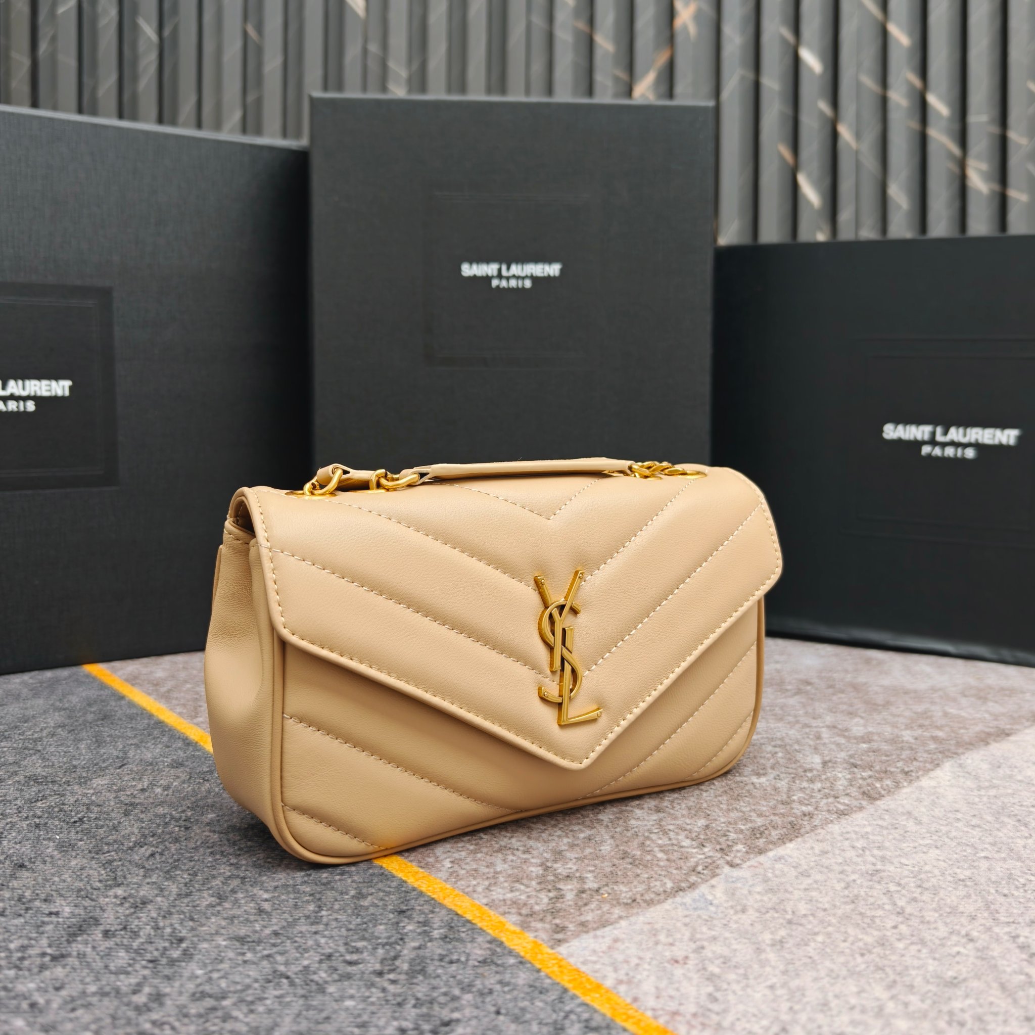 6008黑色💯搭配原版古铜五金👏经典版型与“Y”字形拼接缝合，让人耳目一🆕🙈🙈包型精致，休闲时尚搭配尽显