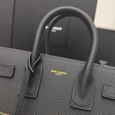 风琴包荔枝纹26cm_黑色 最优雅的风琴包系列sac de jour,永远的经典不过时,精湛的鳄鱼纹压花,纹路清晰而且光 风琴包荔枝纹26cm_黑色 最优雅的风琴包系列sac de jour,永远的经典不过时,精湛的鳄鱼纹压花,纹路清晰而且光