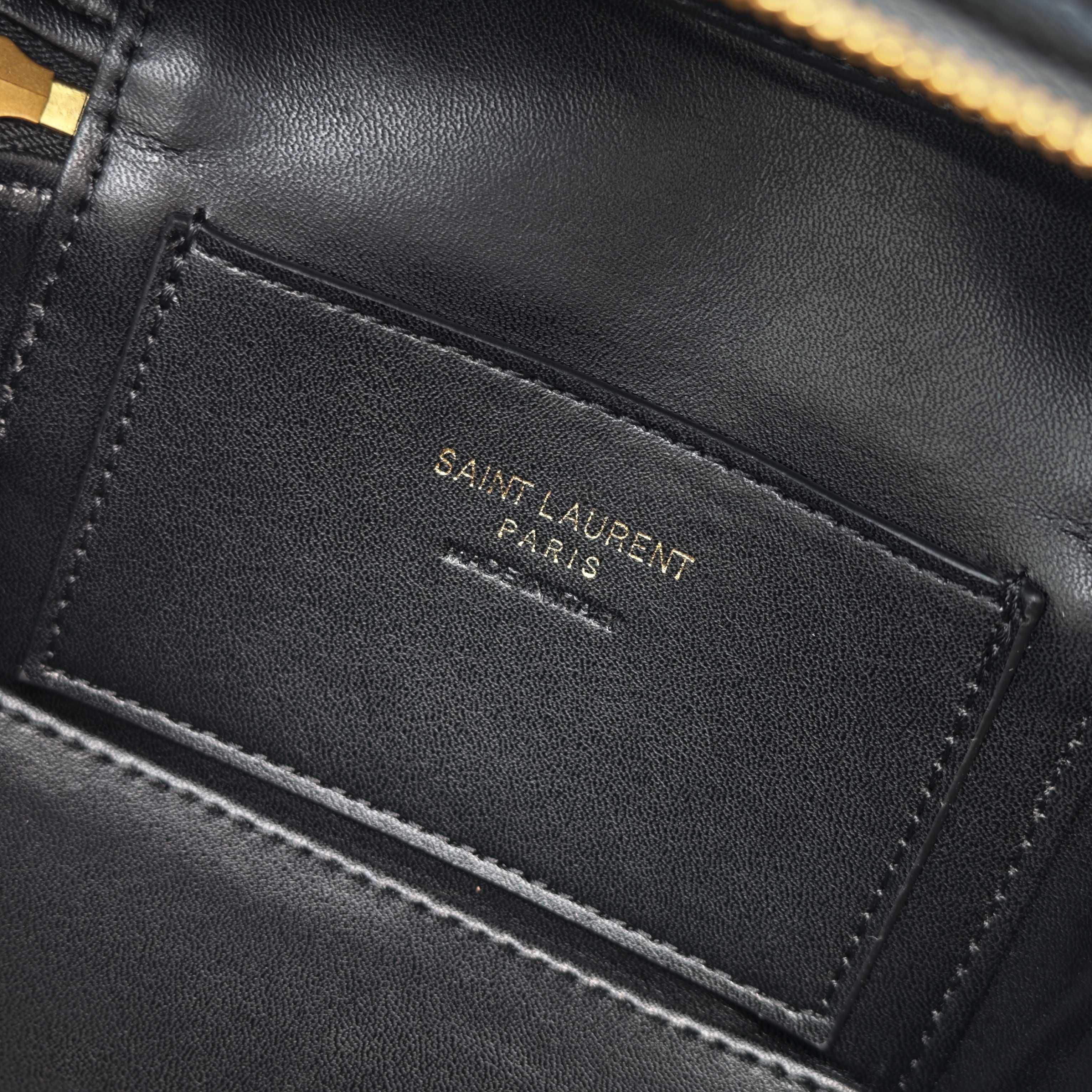 #包治百病 磨砂质感的小gaby，也是ROSE同款空间大，手提单肩斜挎背皆可，盒子款百搭时髦尺寸:18x11x6.5cm