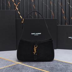 -磨砂黑色下包Le5A7 Bag 强推▪️今年的宝藏包包之一!极简外形+金属logo 扣开合设计 可调节肩带 简洁唯美且 -磨砂黑色下包Le5A7 Bag 强推▪️今年的宝藏包包之一!极简外形+金属logo 扣开合设计 可调节肩带 简洁唯美且