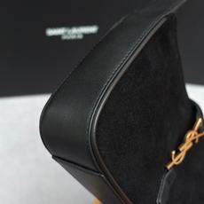 -磨砂黑色下包Le5A7 Bag 强推▪️今年的宝藏包包之一!极简外形+金属logo 扣开合设计 可调节肩带 简洁唯美且 -磨砂黑色下包Le5A7 Bag 强推▪️今年的宝藏包包之一!极简外形+金属logo 扣开合设计 可调节肩带 简洁唯美且