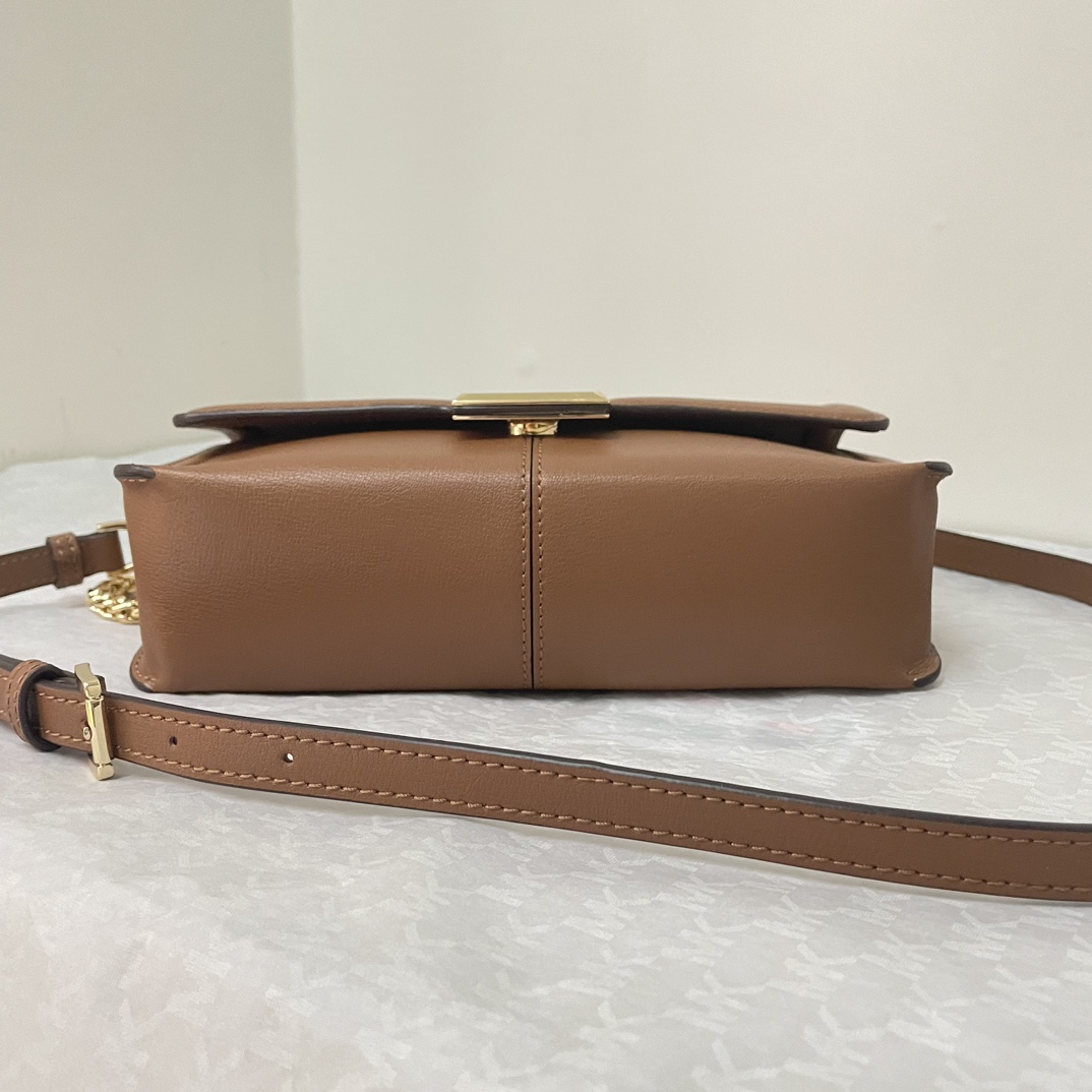Michael Kors ～2024新款腋下包