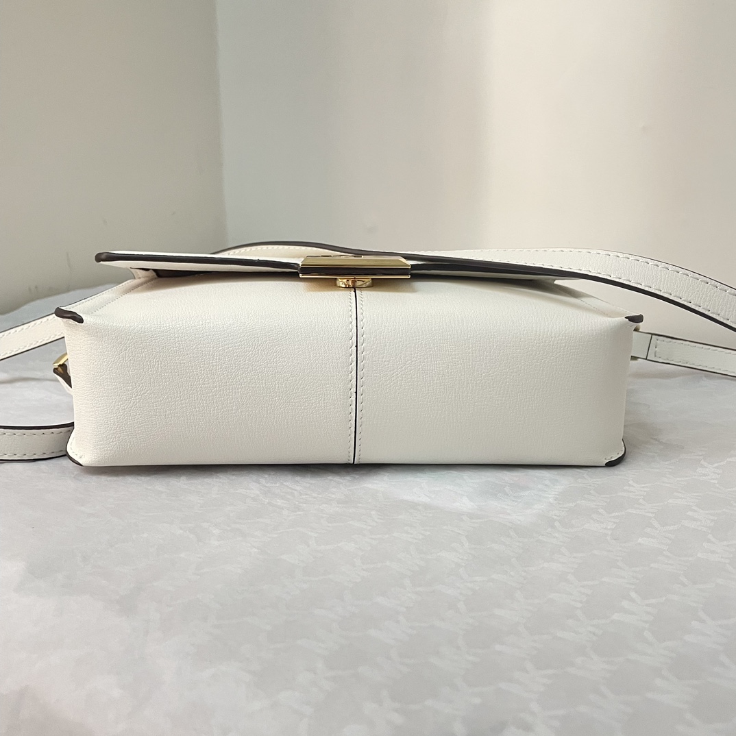 Michael Kors ～2024新款腋下包