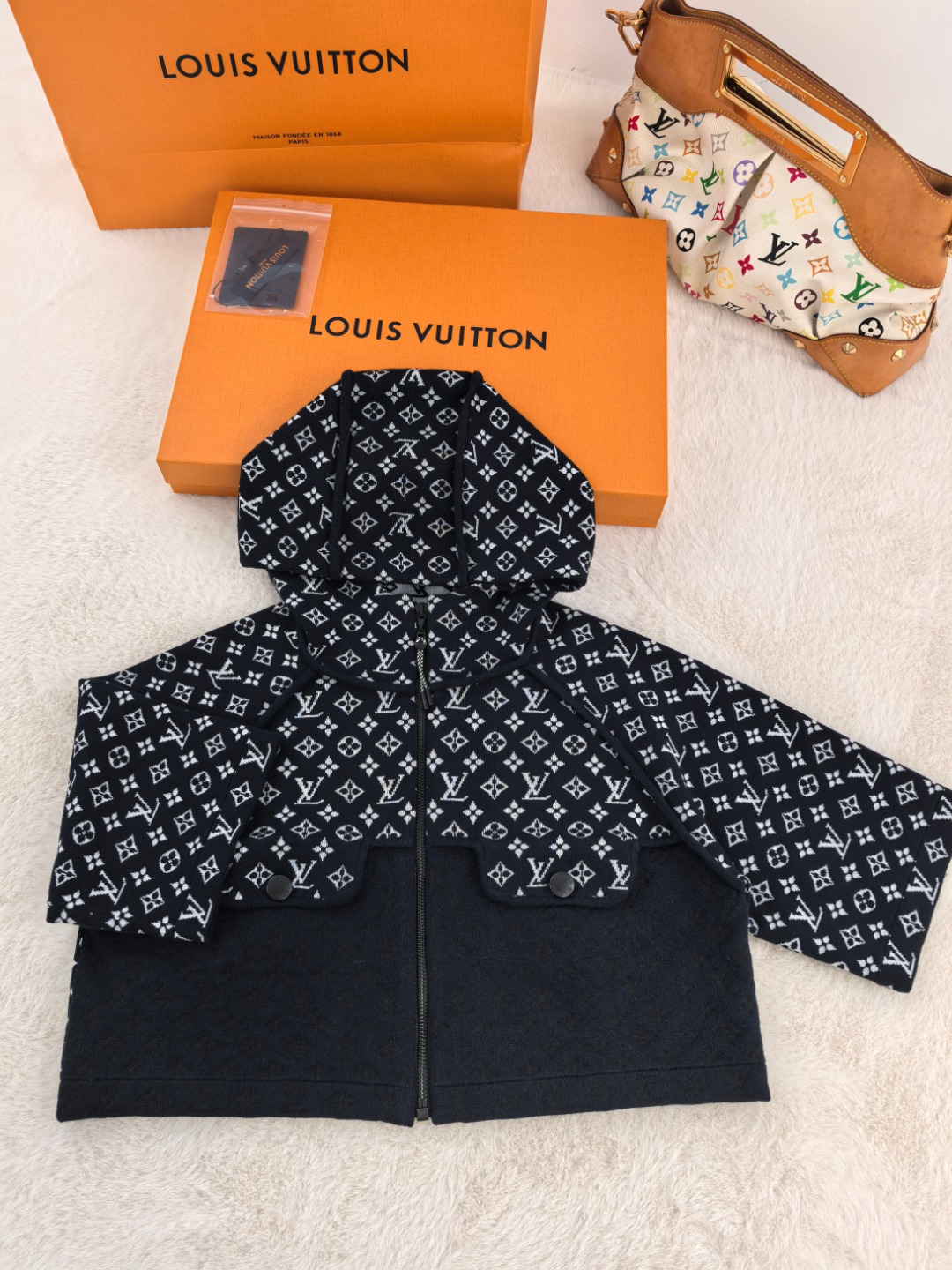 NO:454389,LV presbyopia hooded cardigan YB1:1 three-code spot, louis vuitton,hats,alexander wang19860909LV老花连帽开衫 YB1:1 三码现货,,louis vuitton,hats,alexander wang,Women's clothing