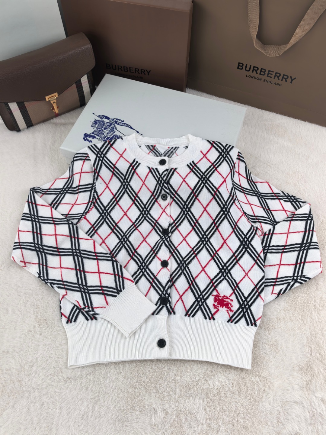 NO:454386,Burberry diamond pattern contrast cardigan YB1:1 three-code spot, burberry, alexander wang19860909巴宝莉菱格纹撞色开衫 YB1:1 三码现货,,burberry,alexander wang,Women's clothing