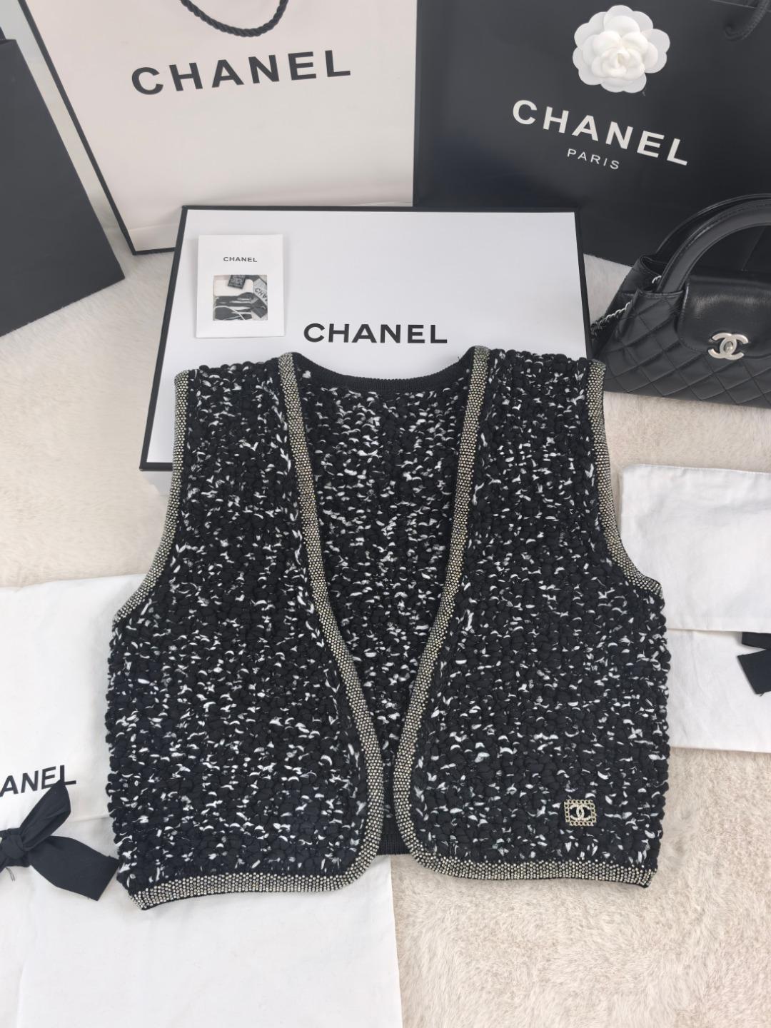 NO:508229,Xiaoxiang hot diamond edge black and white contrasting vest YB1:1 three-code spot, alexander wang19860909小香烫钻边黑白撞色马甲 YB1:1 三码现货,,alexander wang,Women's clothing