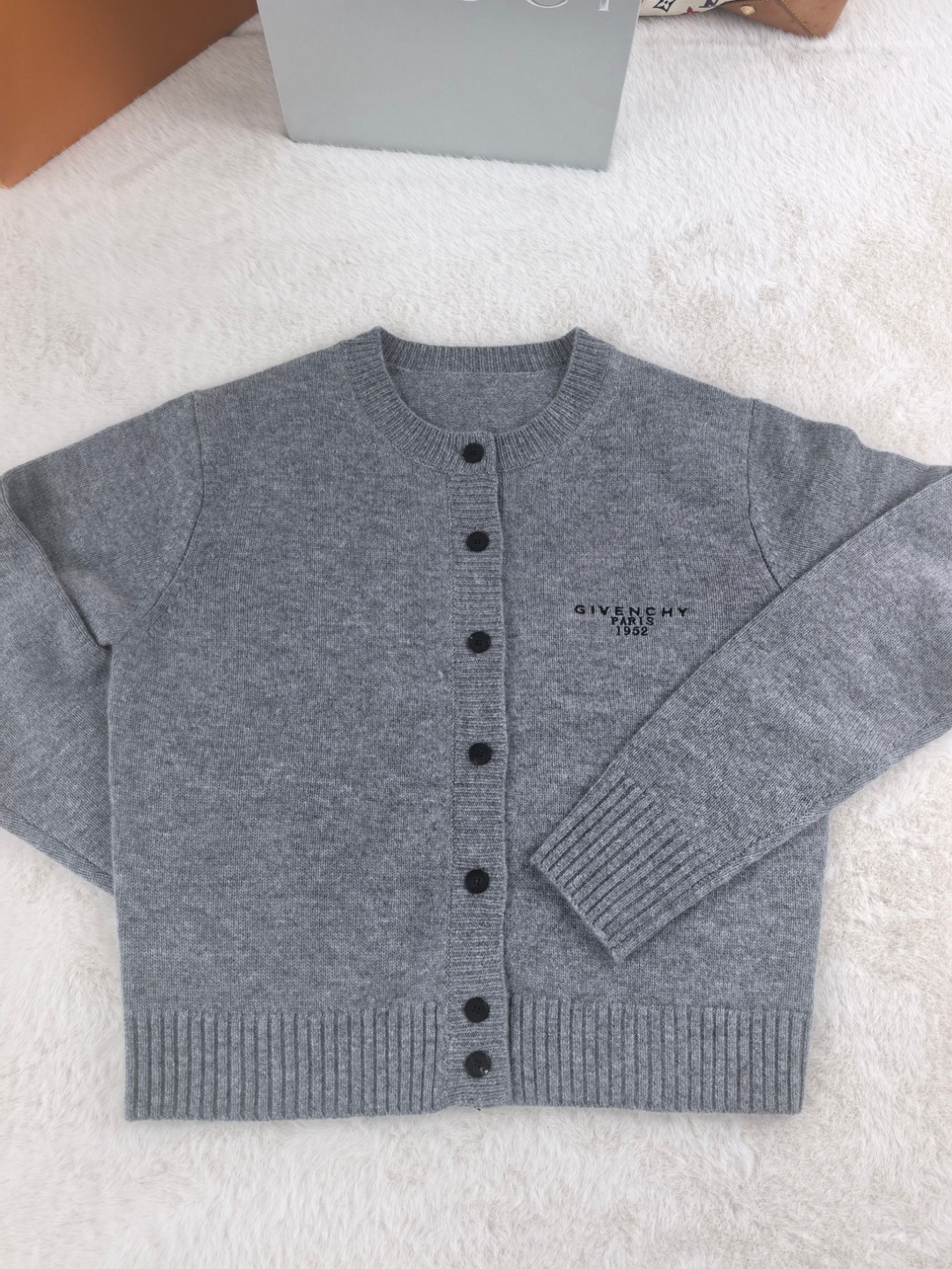 NO:561448,Givenchy letter embroidered cardigan YB1:1 three sizes in stock,,givenchy,alexander wang19860909纪梵希字母刺绣开衫 YB1:1 三码现货,,givenchy,alexander wang,Women's clothing