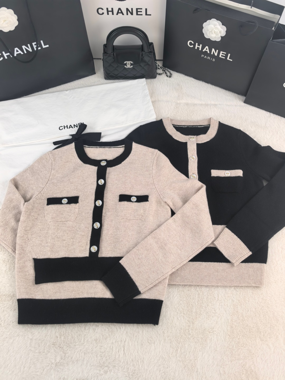 NO:569584,Xiaoxiang contrast edge long-sleeved round neck cardigan YB1:1 two colors and three sizes in stock,,alexander wang19860909小香撞色边长袖圆领开衫 YB1:1 两色三码现货,,alexander wang,Women's clothing