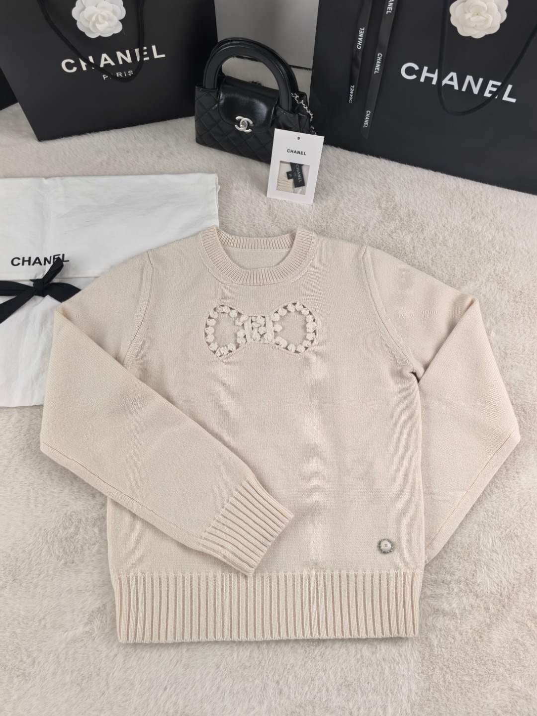 NO:577613,Xiaoxiang bow hollow pullover YB1:1 three sizes in stock,,alexander wang19860909小香蝴蝶结镂空套头 YB1:1 三码现货,,alexander wang,Women's clothing