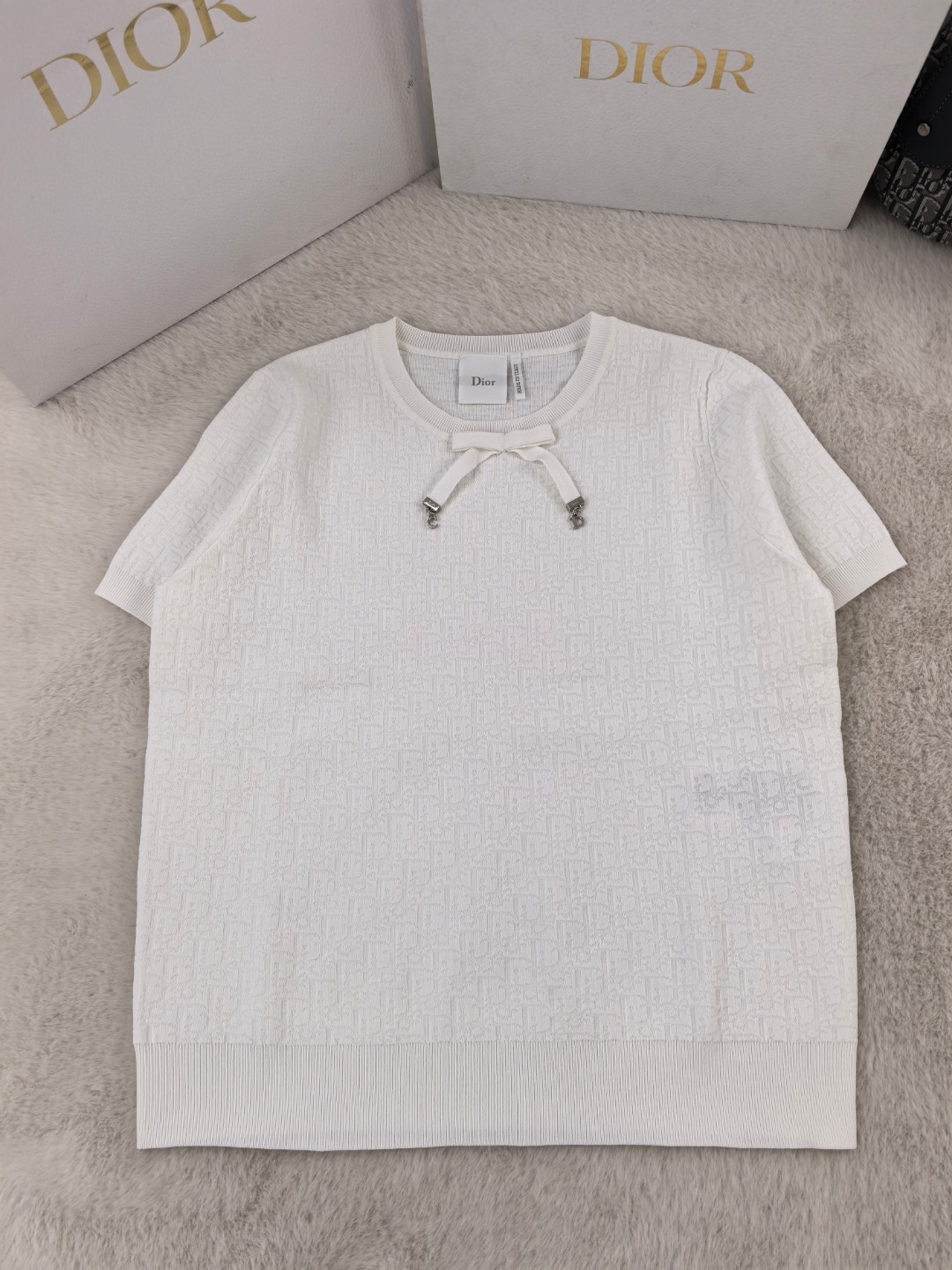 NO:761789,Dior presbyopic embossed round neck short sleeves YB1:1 three sizes in stock, dior, T-shirt,19860909迪奥老花浮雕圆领短袖 YB1:1 三码现货,,dior,T-shirt,,Women's clothing