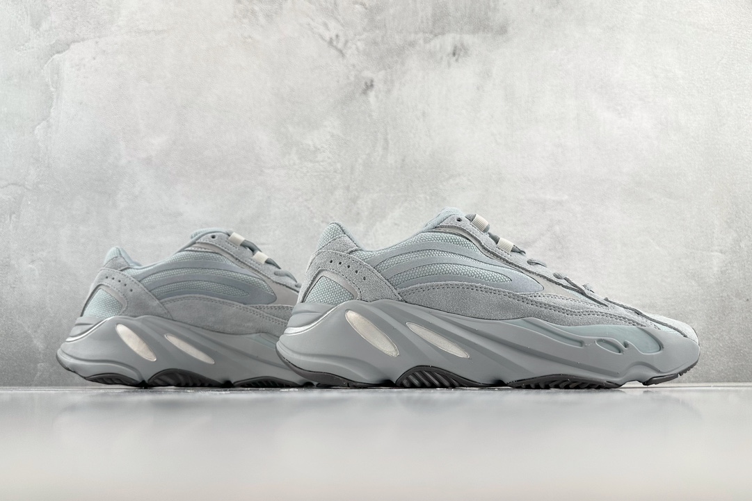 adidas originals Yeezy boost 700 V2 ”M-lospital Blue” FV8424